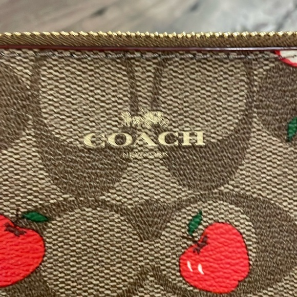 Coach Corner Zip Wristlet With Apple Print - Picture 3 of 7